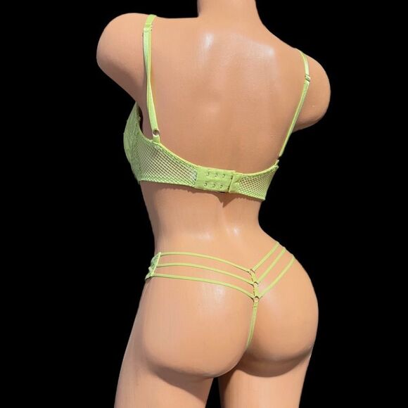 Victorias Secret Very Sexy set Push Up Padded metallic lace bra & V-string panty - Picture 3 of 4